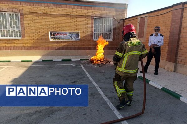 مراسم پدافند غیرعامل در دبیرستان بشارت بهارستاندو