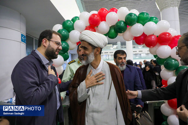 آیین بدرقه دانش‌آموزان و مربیان عمره‌گزار به سرزمین وحی