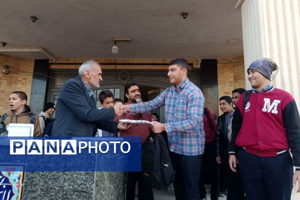   مشاوره و اهدای جوایز به برندگان مسابقه مشاوره