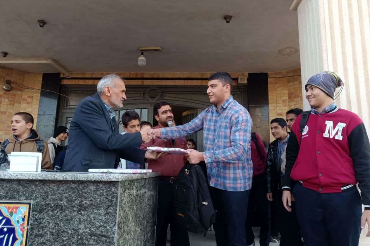   مشاوره و اهدای جوایز به برندگان مسابقه مشاوره