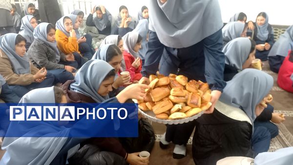 دانش‌آموزان دبیرستان حاج رحمت‌اله شیروانی در سوگ حضرت فاطمه زهرا(س)