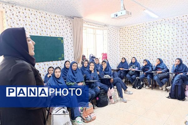 انتخابات همیاران مشاور در مدارس شهرستان ملارد 