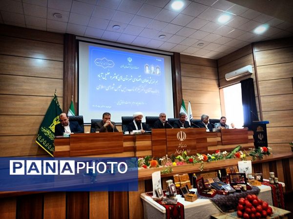 نایب رئیس مجلس شورای اسلامی پای درد دل فعالان اقتصادی نشست