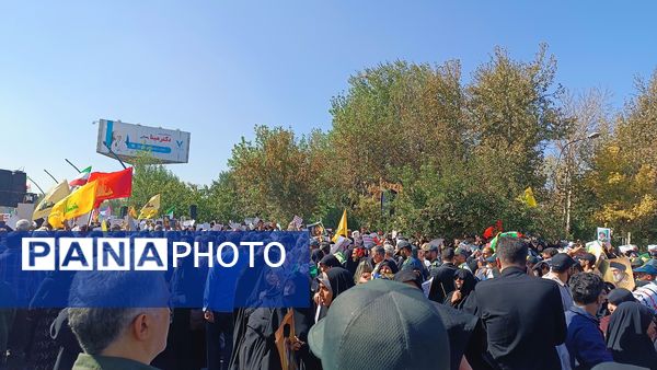 ویژه برنامه تشییع شهید سید‌عباس نیلفروشان به دستان مردم اصفهانی 