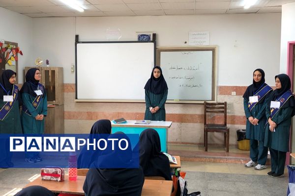 برگزاری انتخابات همیار مشاور در آموزشگاه شاهد نجمه ناحیه دو شهرری 