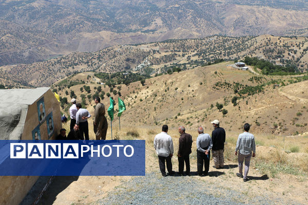 بازدید معلمان قمی از یادمان شهدای «بوالحسن» 