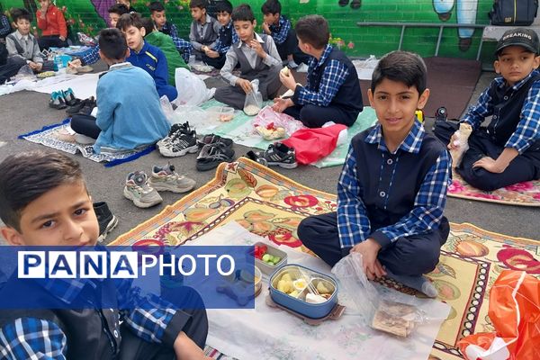اجرای طرح «صبحانه سالم» در دبستان هیأت امنایی شهید قلنبر ناحیه دو شهرری 