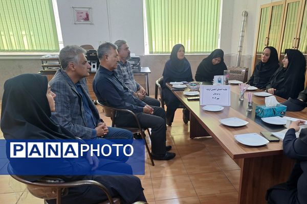 اولین جلسه هیات امنا و انجمن اولیا و مربیان دبیرستان پویش