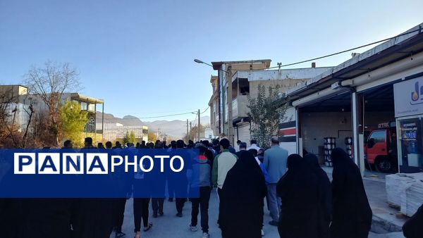 همایش پیاده‌روی خانوادگی گرامیداشت هفته بسیج در شهرستان سلسله 