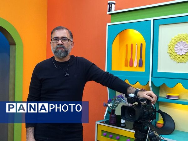 بررسی تاثیر پیشرفت علم و فناوری در صدا و سیما توسط دانش‌آموز خبرنگاران