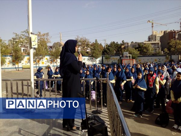 بازگشایی دبستان آرمینه مصلی نژاد همزمان با نواختن زنگ مهر وهفته  دفاع مقدس