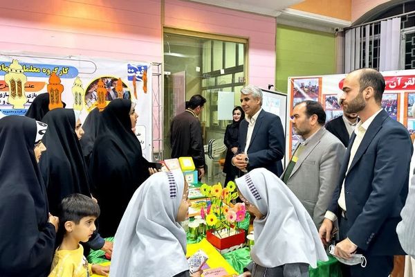 بازدید مدیر آموزش و پرورش کاشمر از  نمایشگاه قرآن و عترت شهرستان 