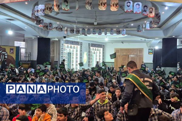 نوجوانان فاطمی از دبیرستان تا مسجد جامع