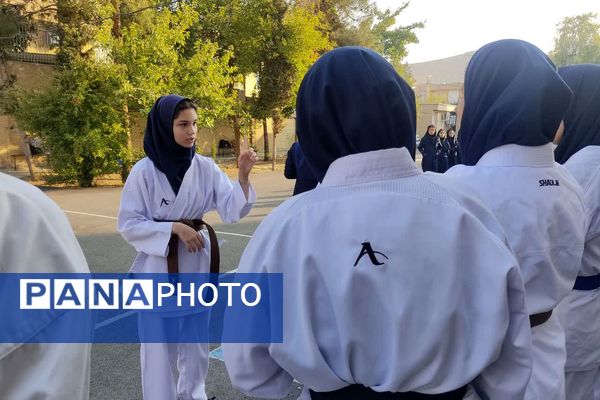 هفته تربیتبدنی در دبیرستان فرشتگان ناحیه ۴شیراز