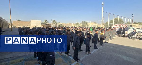 مراسم نمادین نواختن زنگ پدافند غیرعامل در دبستان شهید دهستانی بافق