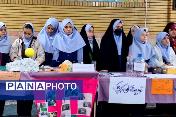 نمایشگاه پژوهش به مناسبت هفته پژوهش در دبستان حکمت نبوی ناحیه دو شهرری 