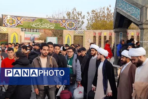 مراسم بدرقه دانش آموزان پسر ناحیه یک و دو شهرری در اردوی راهیان نور 