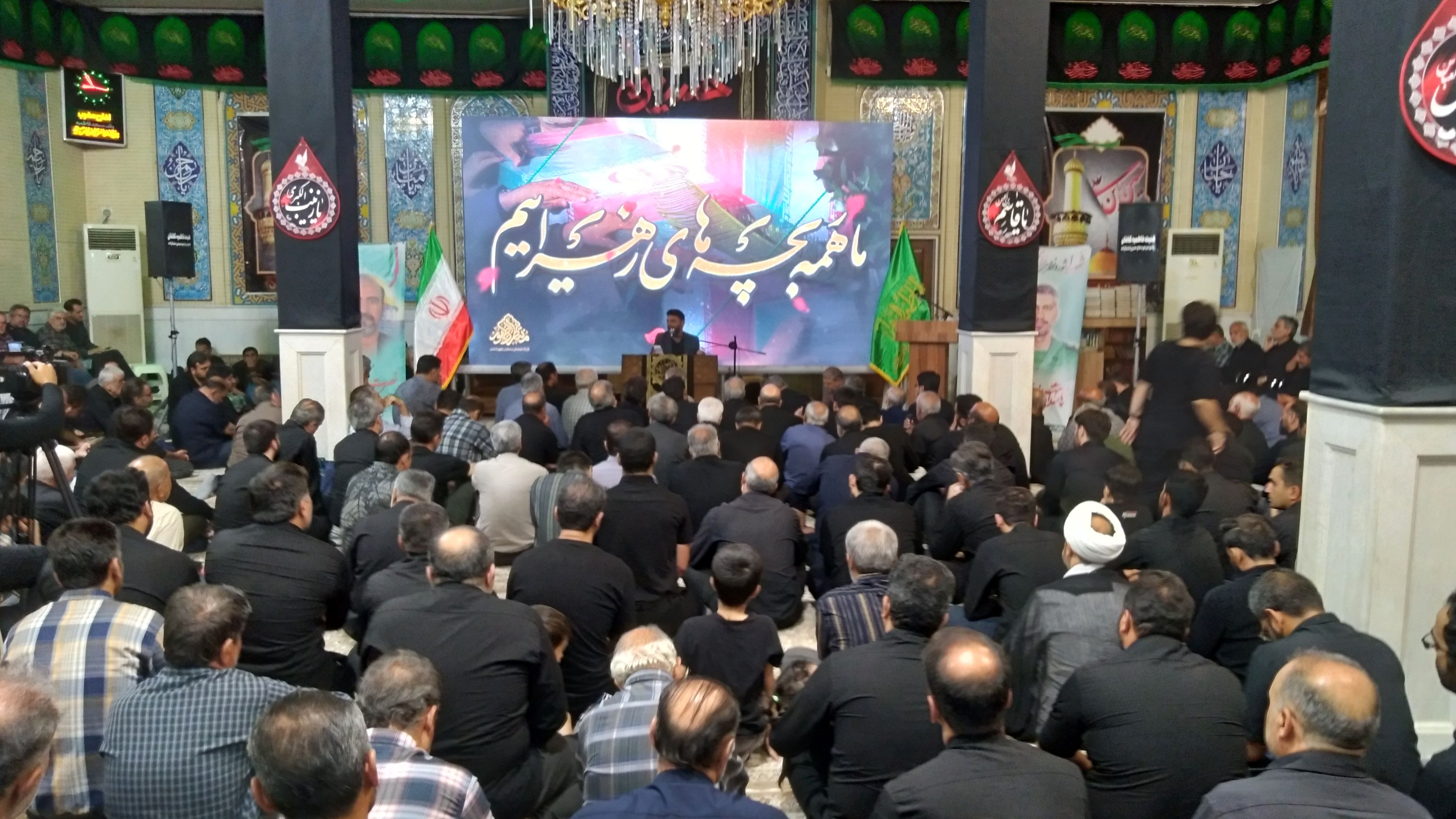ادای احترام مردم کاشان به شهدای مقاومت در آیین هفتم شهیدان غلامعلی‌زاده و بهاروند