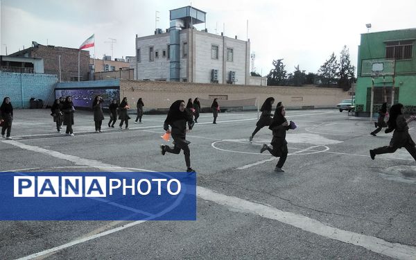 هفته بهداشت‌روان و مسابقات ورزشی در دبیرستان نمونه اندیشه شهرستان کاشمر