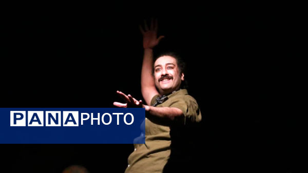 پایان اجرای نمایش «عالیجناب M1» پس از ۱۸ روز روی صحنه