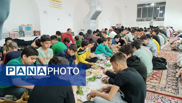 حضور پرشور دانش‌آموزان خلیل آبادی در مراسم معنوی اعتکاف