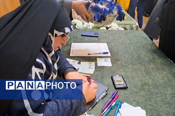 آیین بزرگداشت روز پدر در دبستان شاهد فاطمه زهرا (س)