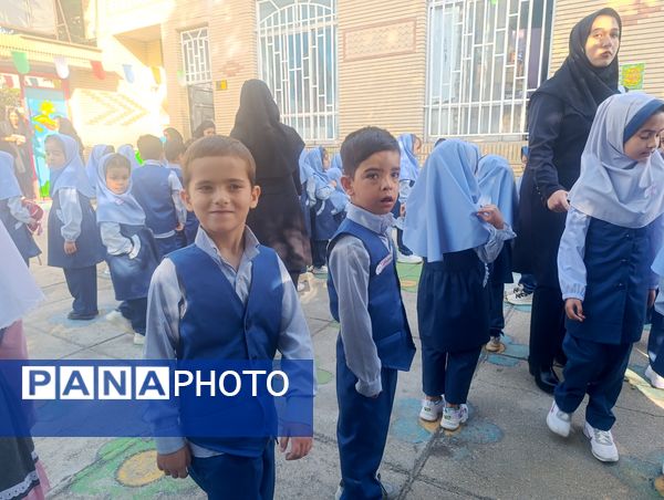 زنگ آغاز مهر در دبستان دخترانه مهر و ماه آشخانه 
