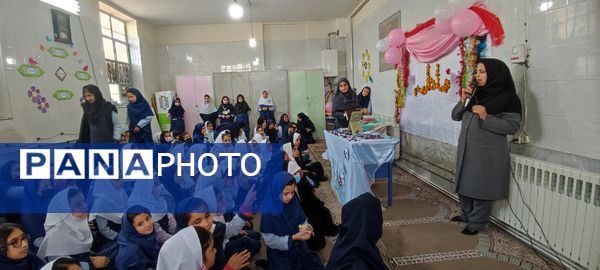 جشن ولادت حضرت فاطمه زهرا (س) و روز مادر در دبستان شهید احمد خاقانی شهرستان شیروان