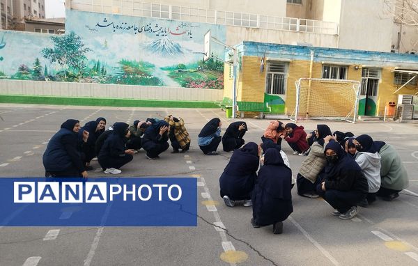 مانور زلزله با صحنه های واقعی در دبیرستان شاهد تکتم