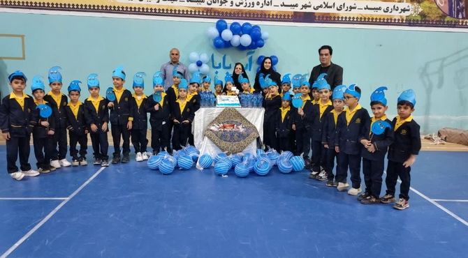 جشنی ماندگار برای کلاس اولی‌ها در آموزشگاه ایمان و دانش میبد
