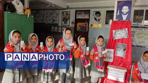 انتخابات شورای دانش آموزی در دبستان دخترانه حضرت معصومه ( س )