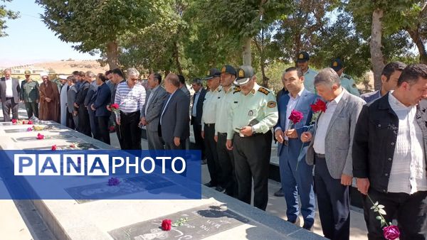 مراسم غبارروبی و عطرافشانی مزار مطهر شهدای اهر به‌مناسبت هفته دولت 