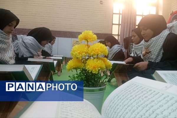 یادواره شهدا و محفل قرآنی و مراسم عزاداری دهه دوم فاطمیه در دبیرستان نرجس