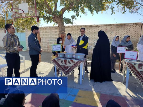 شور و هیجان در حیاط مدرسه