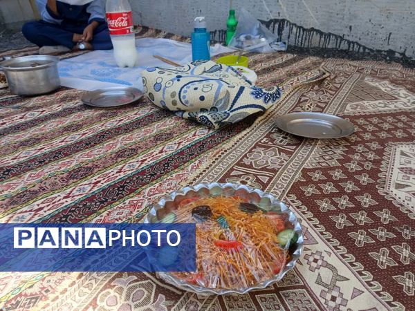بازارچه درون مدرسه در دبستان دخترانه شهید احمد خاقانی شیروان