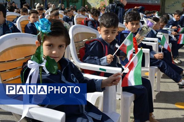 برگزاری جشن شکوفه‌های کلاس اولی دربهارستان‌دو