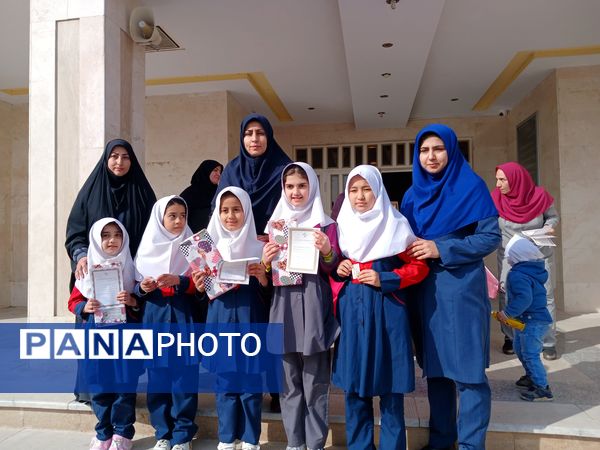 برگزاری مراسم تجلیل از دانش‌آموزان ممتاز حوزه نماز و قرآن در طرح بازدید از کارنامه نماز