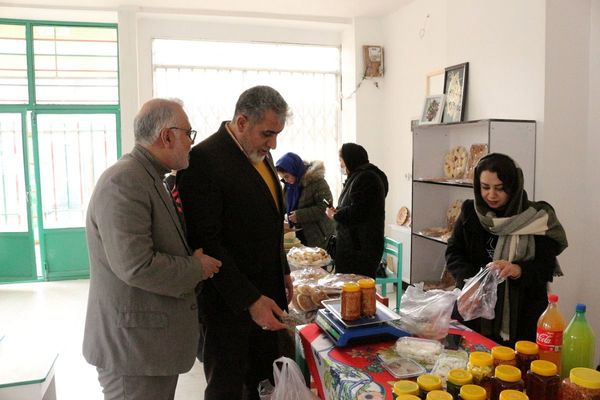 افتتاح نمایشگاه ویژه شب یلدا در فیروزکوه