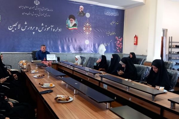 اعضای فضای مجازی بسیج دانش‌آموزی لالجین احکام مسئولیتی خود را دریافت کردند