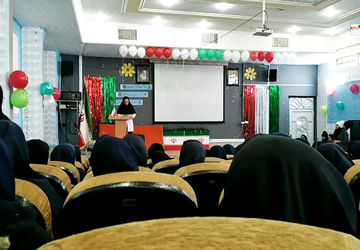 آغاز باشکوه دهه فجر در دبیرستان مکتب الزهرا شهرستان معمولان