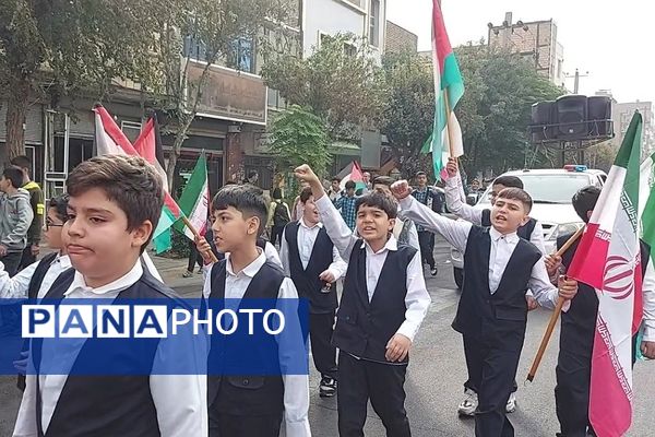 حضور پرشکوه دانش‌آموزان کهریزک و باقرشهر در راهپیمایی ۱۳ آبان