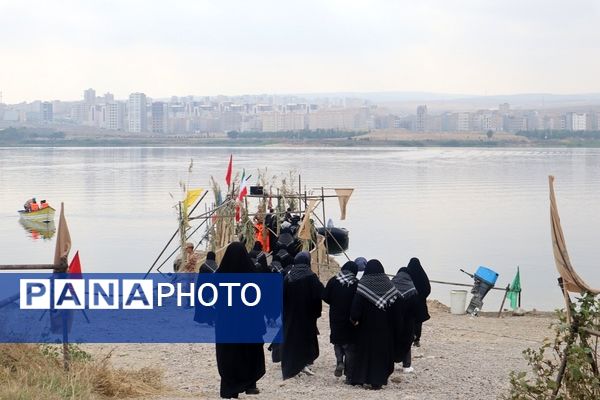 بازدید دانش آموزان و دانشجو معلمان اردبیلی از نمایشگاه هفته دفاع مقدس 