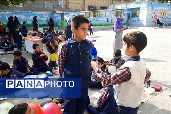 بمناسبت روز جهانی کودک برپایی جشنواره صبحانه سالم در دبستان پسرانه سرافراز ناحیه۷ مشهد