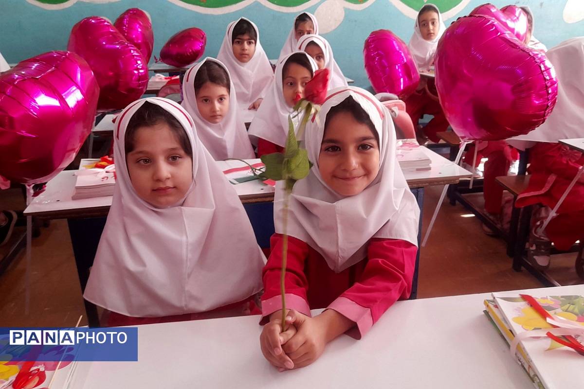 حضور پرشور کلاس اولیها در جشن شکوفه های ناحیه دو شهرری