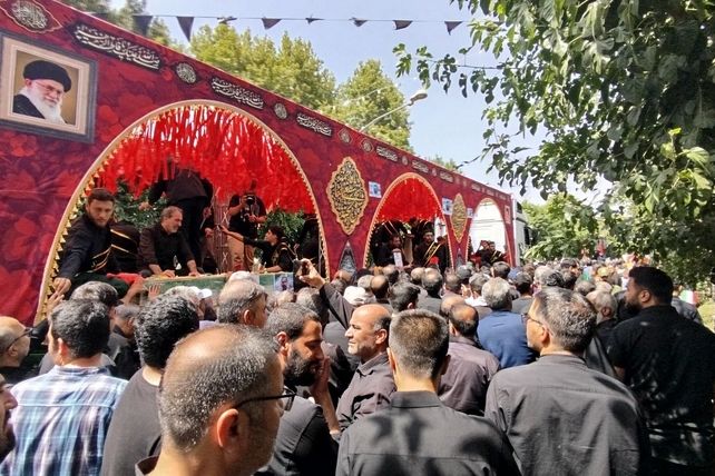 حضور باشکوه مردم کرج در مراسم تشییع جمعی از شهدا حمله رژیم صهیونیستی