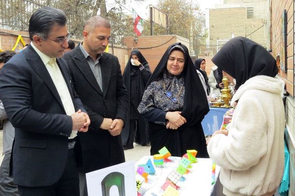 مراسم هفته پژوهش در دبیرستان بانو عفت آهنگری شهرری