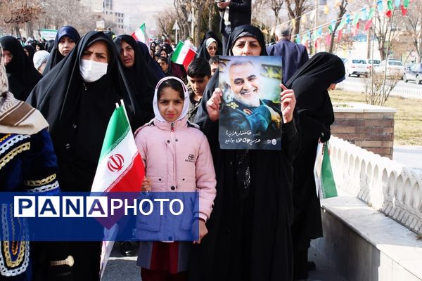حضور حماسی کودکان و نوجوانان دورود در راهپیمایی 22 بهمن