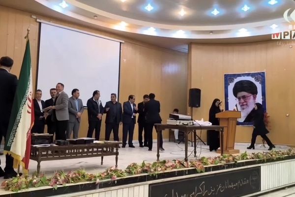 تجلیل از دانش‌آموزان برگزیده درمسابقات جشنواره خوارزمی وپژوهش سراهای دانش‌آموزی