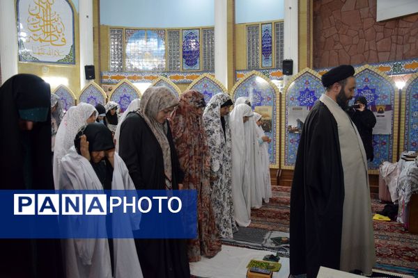 اعتکاف دانش‌آموزی در مسجد جامع امام حسین(ع) ناحیه یک کرج 