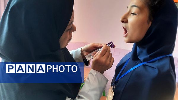 اجرای طرح وارنیش فلوراید در دبستان پنجم مهر